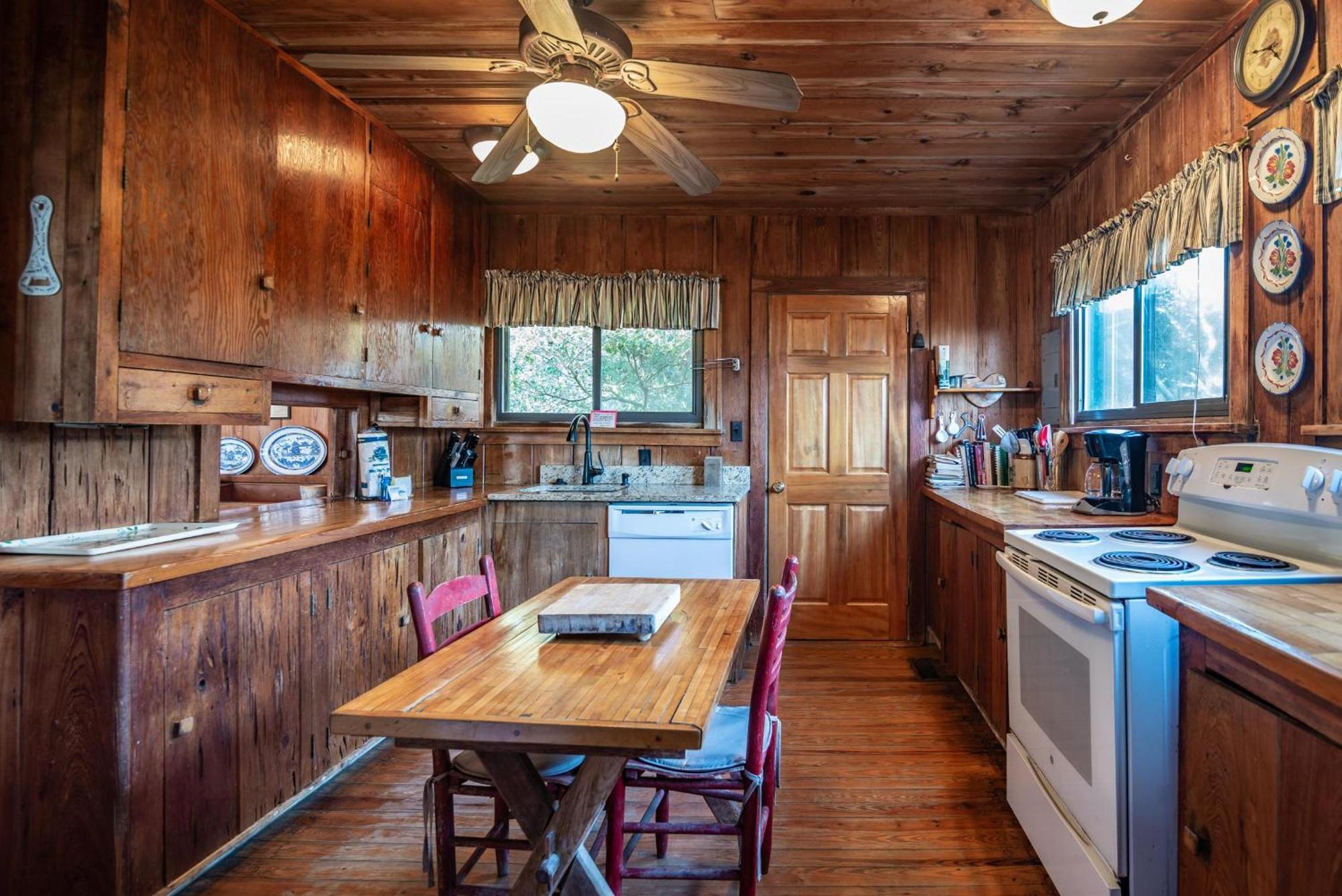 Ocean Breezes Historic Home With Creek Dock Pawleys Island Exterior photo
